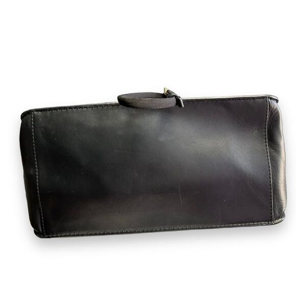 Hugo Boss Black Leather Womans Shoulder Bag Chain Strap Flap Close Made in Italy - Picture 6 of 9